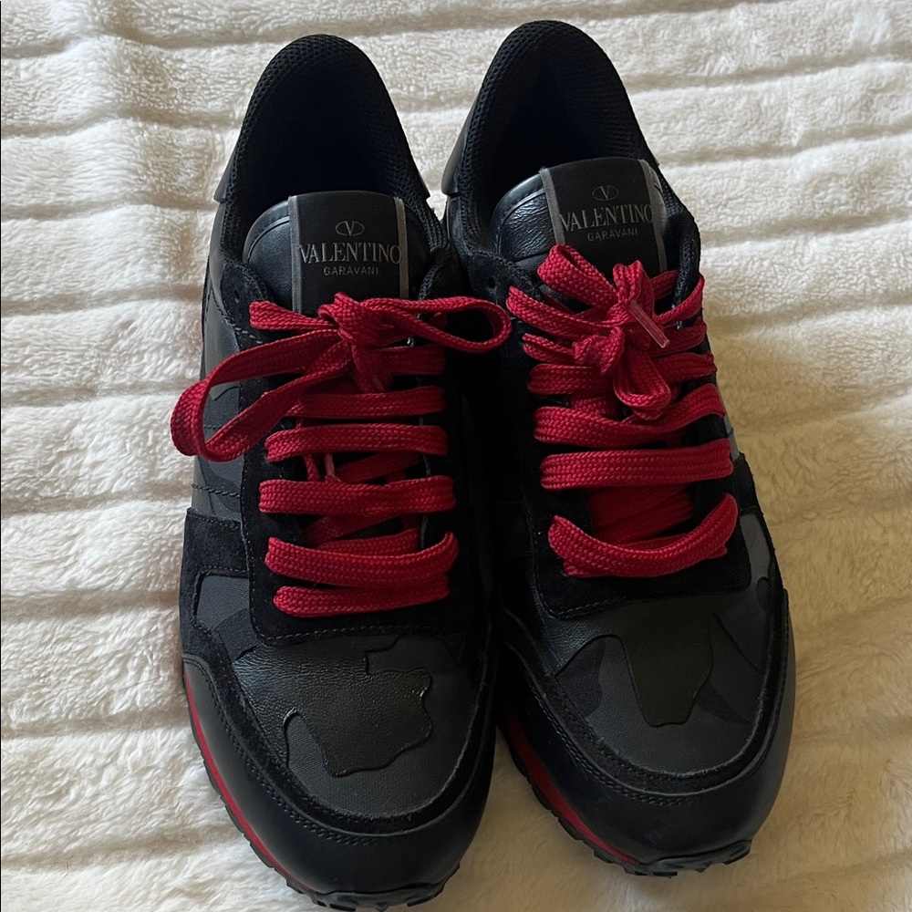 Valentino Garavani Black & Red Camo Rockrunner Sneakers - Picture 3 of 16